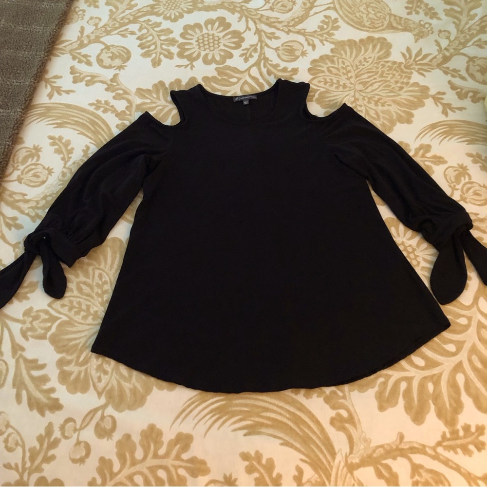 Adrianna Papell Cold Shoulder 3/4 Sleeve Top